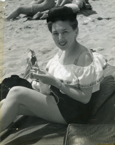 mom-at-beach002.jpg